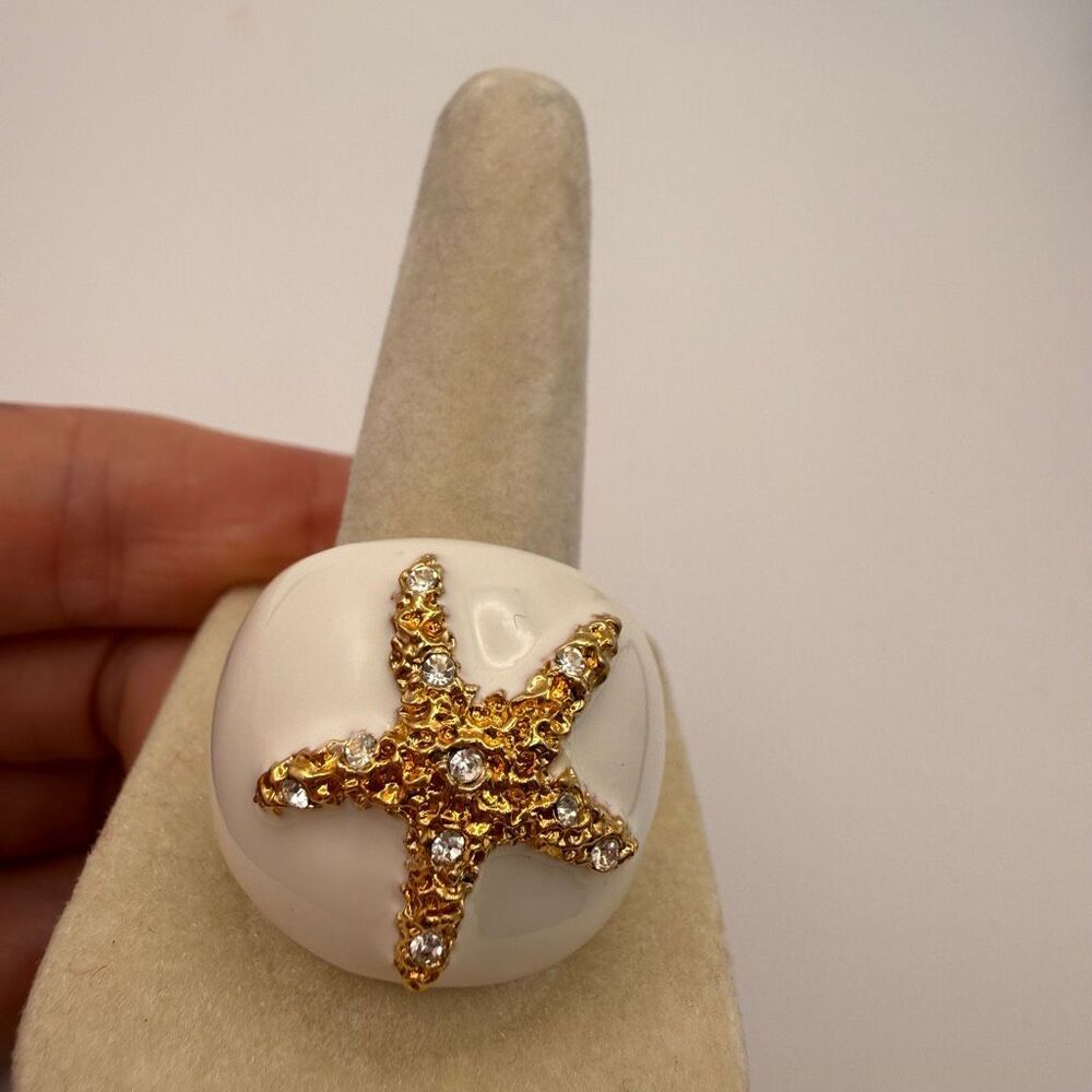 Kenneth Jay Lane Starfish Cocktail ring domed white cabochon size 9 New